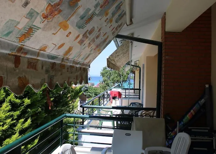 Seaside Haven Apartamento Polychrono